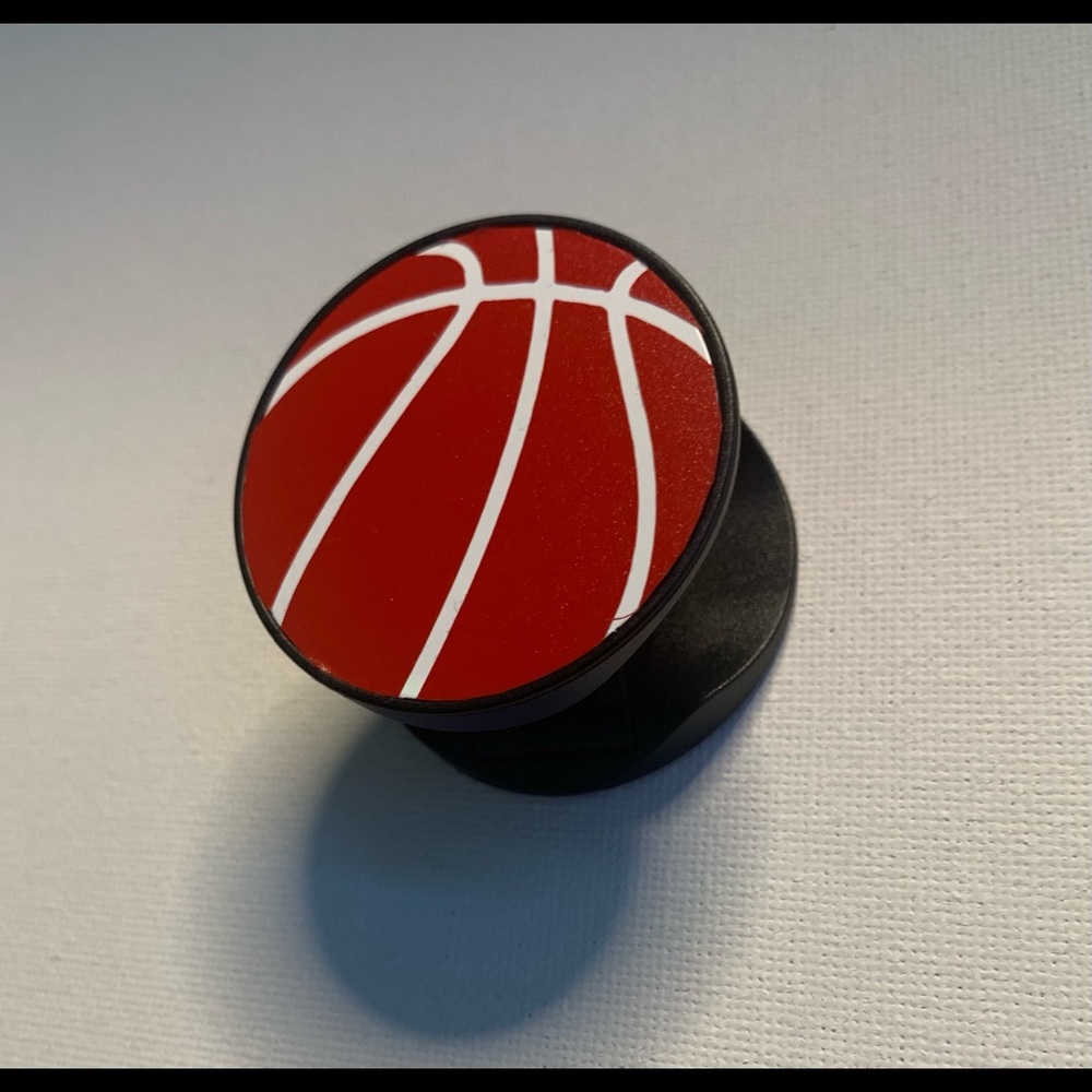 Basketball pop socket